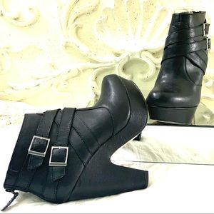 VINTAGE Seychelles Black Leather Theory Ankle Bootie NWOT